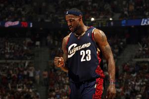 名記：我知道騎士正在打聽讓詹姆斯回去退役巡演 勇士也在詢問