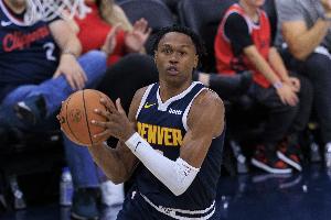 會挽彎弓射大雕！沃特森接對手救球戰(zhàn)斧單臂劈扣