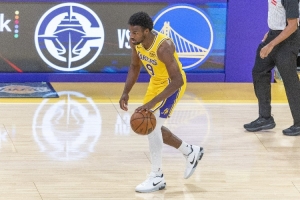 馬?。翰祭誓崾墙裉旌俗钆Φ那騿T 26歲東契奇的防守別像41歲