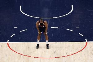 正負(fù)值-21最低！哈登半場9中3拿到8分2助 三分5中1