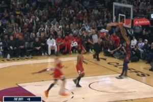 精準(zhǔn)制導(dǎo)！梅里爾半場(chǎng)長(zhǎng)傳助飛阿倫空接暴扣