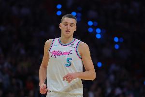 鮑威爾：我一直鼓勵(lì)約維奇保持積極心態(tài) 別糾結(jié)于失誤