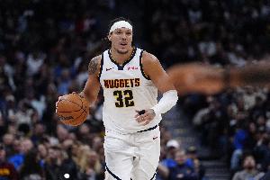 搶戲！內史密斯搶板被犯規(guī)平拍倒地 休戰(zhàn)戈登場下抱怨吃T