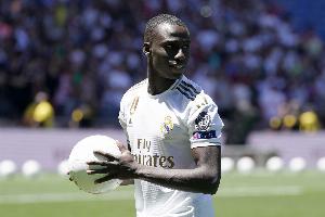 馬卡：阿隆索在訓(xùn)練中嘗試讓費(fèi)蘭-門(mén)迪擔(dān)任中后衛(wèi)