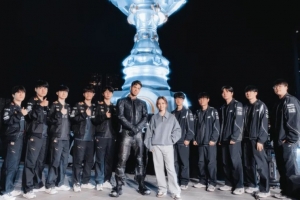 LOL官方分享T1、KT十位決賽選手與鄧紫棋和Anyma的合照