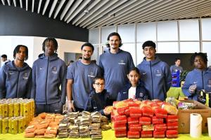 法媒：巴黎組織學(xué)生公益食堂活動，納賽爾、小埃梅里出席