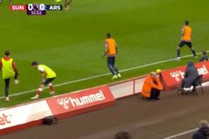 廣告牌前移應(yīng)對(duì)槍手定位球！桑德蘭主帥：是的，我們想以細(xì)節(jié)求勝