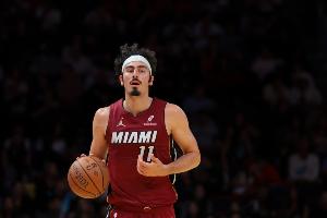 活力十足！哈克斯15中6貢獻(xiàn)14分12板7助 正負(fù)值+8