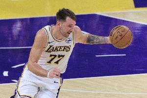 斯瑪特：東契奇付出了努力 不能要求他進(jìn)攻完又像我一樣去防守