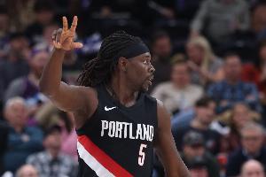 挺全面但手感一般！霍勒迪19中6砍下18分9籃板12助攻4搶斷