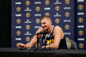 瘋狂！約基奇近4戰(zhàn)場均31.3分11.3板13.3助 三項(xiàng)命中率70/47/87%