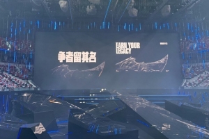 解說王多多發(fā)布決賽現(xiàn)場照片：我們準備好了！等待開始！