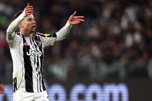 意媒：小孔塞桑發(fā)火并非針對(duì)斯帕萊蒂，因他差點(diǎn)被攝影師絆倒