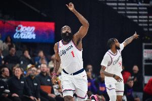 啥東西?。】齑习雸鋈智蚝嫌?jì)14中1&命中率7% 太陽22中10