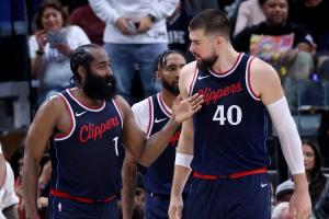 小卡缺陣&三后衛(wèi)！快船首發(fā)：哈登、比爾、鄧恩、瓊斯、祖巴茨