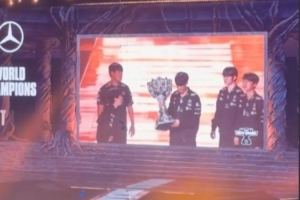 Oner姐姐發(fā)布現(xiàn)場(chǎng)觀賽照，并配文：歷史第一打野