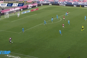 那不勒斯0-1落后！達(dá)林加接隊(duì)友傳中搶點(diǎn)破門，瓦尼亞反應(yīng)不及