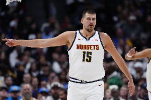 又要三雙！約基奇半場7中5高效拿到16分10板7助 5失誤