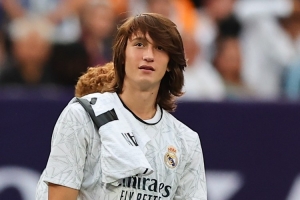 TA：多特等多隊(duì)有意皇馬18歲中衛(wèi)霍安-馬丁內(nèi)斯，但球員預(yù)計(jì)留隊(duì)