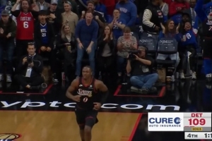 馬上報(bào)仇！馬克西搶斷快速反擊 左手瀟灑隔扣康寧漢姆！