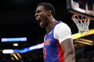 差點(diǎn)兩雙！杜倫半場(chǎng)6中5高效拿下10分9板1助1斷1帽