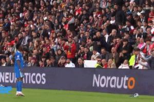 0-0戰(zhàn)平，維尼修斯與巴列卡諾球迷對(duì)線：你們花錢來看我比賽