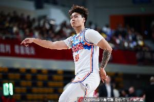 狀態(tài)不俗！趙睿半場8中5&3記三分拿下13分3板2助