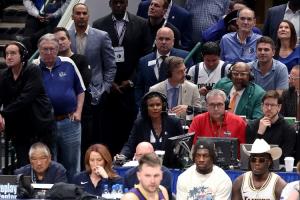 Shams：獨(dú)行俠老板承擔(dān)了責(zé)任 他向球迷承認(rèn)交易東契奇是一個(gè)錯(cuò)誤