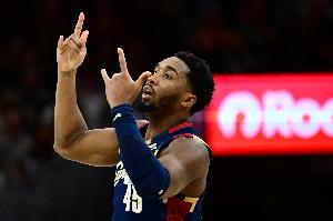 神仙打架！米切爾28中10空砍28分15板8助1斷 神仙準(zhǔn)絕平三分