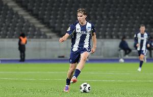 郵報：多家豪門俱樂部關(guān)注柏林赫塔16歲小將艾?；舳?，含曼市雙雄