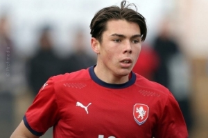 虎父無犬子！布馮兒子路易斯代表捷克U19出戰(zhàn)，上演帽子戲法