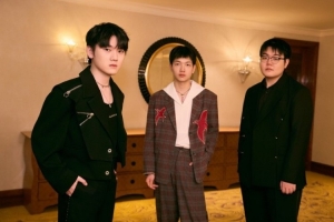 TES分享選手時(shí)尚照：競?cè)贾狗祱D來啦 好久不見的桃仁們