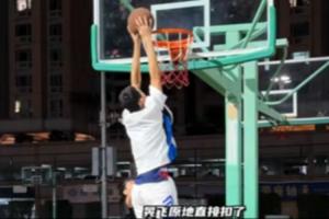 模板阿聯(lián)？2米07&15歲小球員展現(xiàn)驚人協(xié)調(diào)性單挑攻防碾壓野球網(wǎng)紅