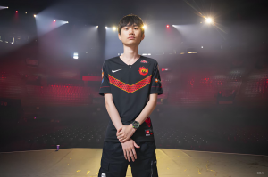 用虛假數據抹黑冠軍中單？解說杯官方帶節(jié)奏尬黑Doinb：篡改其傷害數據