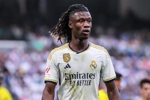 記者：卡馬文加傷勢非常輕微，他將提前返回馬德里