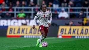 埃澤：很高興取得進(jìn)球并幫助球隊(duì)，我們需要隊(duì)內(nèi)的良性競(jìng)爭(zhēng)