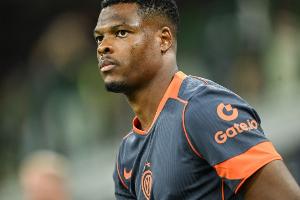 記者：國米認為鄧弗里斯傷勢無大礙，球員返回意大利明天接受理療