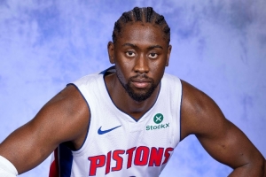 九連勝來(lái)了！勒維爾快下暴扣領(lǐng)先10分 活塞多主力缺戰(zhàn)