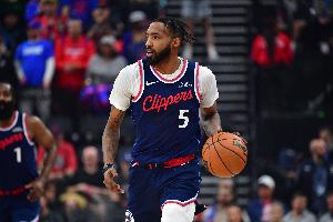 太殘暴了！小瓊斯追防遮天釘板大帽加福德上籃