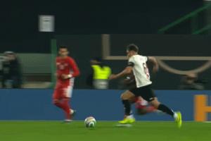 20歲拜仁新星！比朔夫U21歐預(yù)賽遠(yuǎn)射戴帽，賽季已14次出場(chǎng)獻(xiàn)3助攻