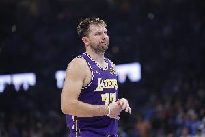 Skip：東契奇打了40分鐘&最后垃圾時間還在場上 刷數(shù)據(jù)嗎？