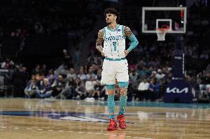 NBA杯黃蜂客戰(zhàn)雄鹿 連續(xù)缺陣5場比賽的拉梅洛·鮑爾復出