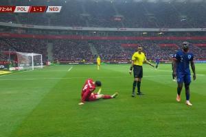 萊萬(wàn)爭(zhēng)搶時(shí)受傷，但仍暫時(shí)堅(jiān)持比賽