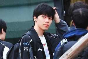 涵藝：ON還沒(méi)回上海沒(méi)落筆簽字，Light是有可能不打 gala還沒(méi)決定