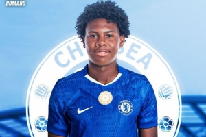 羅馬諾強調(diào)：切爾西已經(jīng)簽下16歲中衛(wèi)奧多涅斯，而不是接近簽下