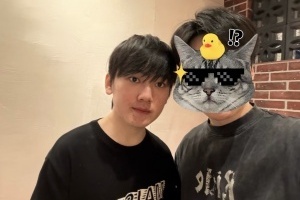 哥哥在澳洲~網(wǎng)友曬與Jackeylove合影：在悉尼火鍋店偶遇了哥哥