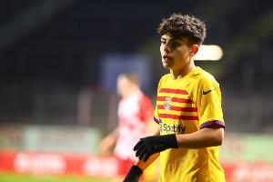 每體：巴薩小將埃斯帕特預(yù)計(jì)傷缺兩個(gè)月，球員本被視為孔德替補(bǔ)