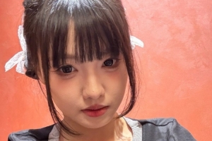 主持周敢敢分享照片：第一次現(xiàn)場主持，開心