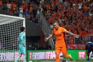 云南玉昆本賽季主場(chǎng)場(chǎng)均觀眾超2.2萬(wàn)人，帶動(dòng)消費(fèi)超10億元