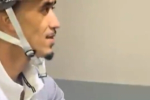 安排上了！廣東男籃新外援奎因已經(jīng)騎上了小電驢